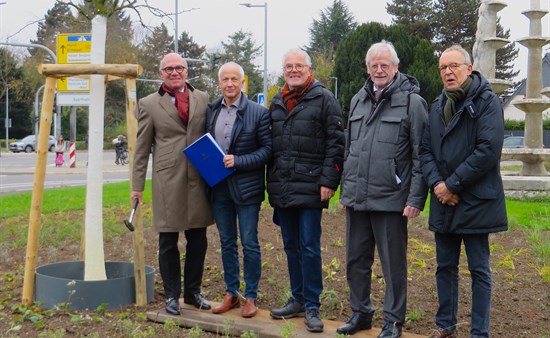 v.l.n.r.: H-O.Trümper, E.Frey, D. Dahmen ( alle Rotary ), Bürgermeister D. Freytag, Dr. H.Wittenstein (Rotary )